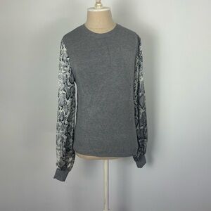 Ontwelfth Sweater Gray Black Snakeskin Sleeve Pullover M